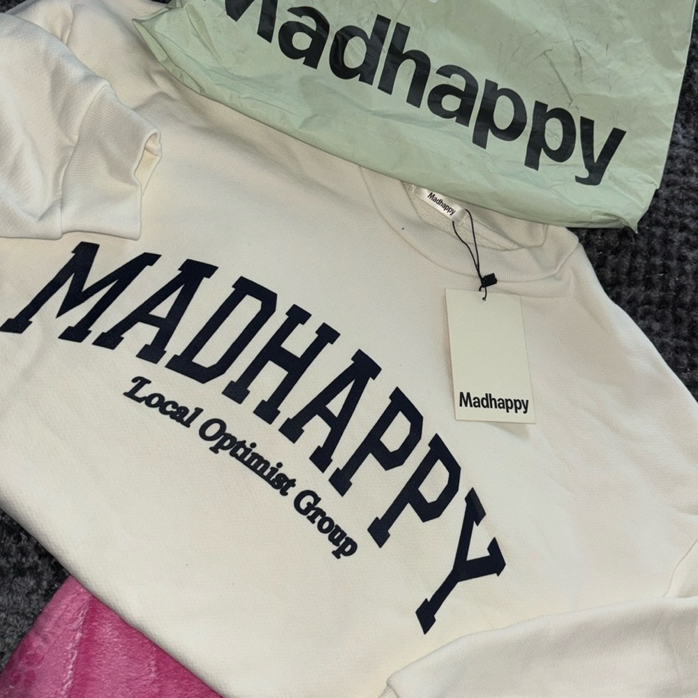 MadHappy Ladies M NWT Sweatshirt Cream